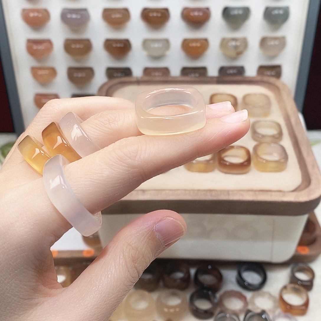 乔***.玛瑙/玉髓未镶嵌戒指港21