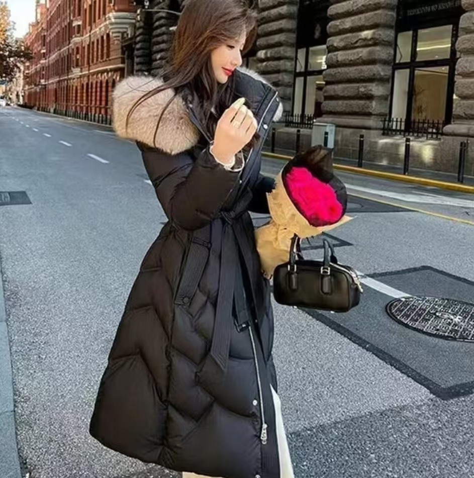 2025冬季新款宽松时尚过膝白鸭绒外套高端毛领羽绒服女中长款