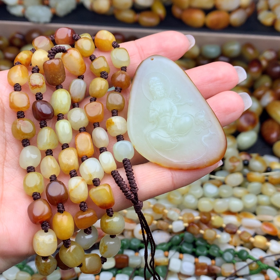 抖***康和田玉未镶嵌颈饰