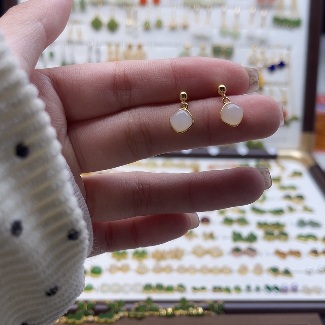 未镶嵌和田玉耳饰