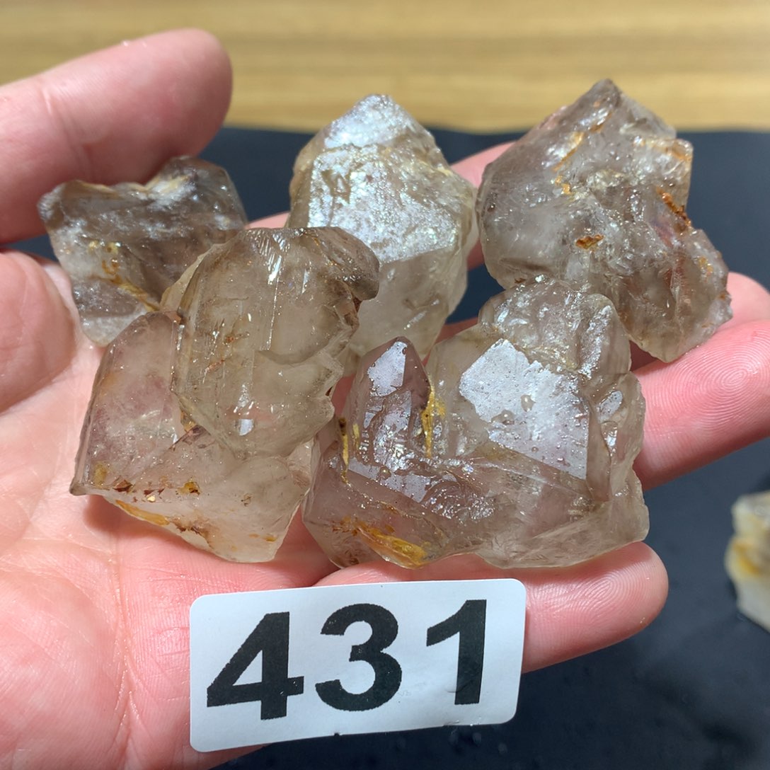 水晶闪灵骸骨193克未镶嵌