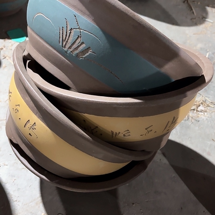 紫砂花盆100-4。  31.5-14.5