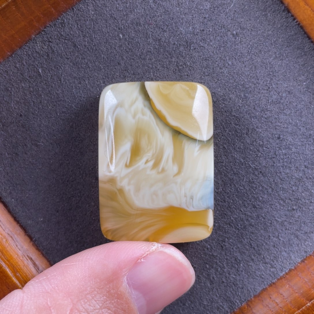 琥珀颈饰未镶嵌蜜蜡吊坠