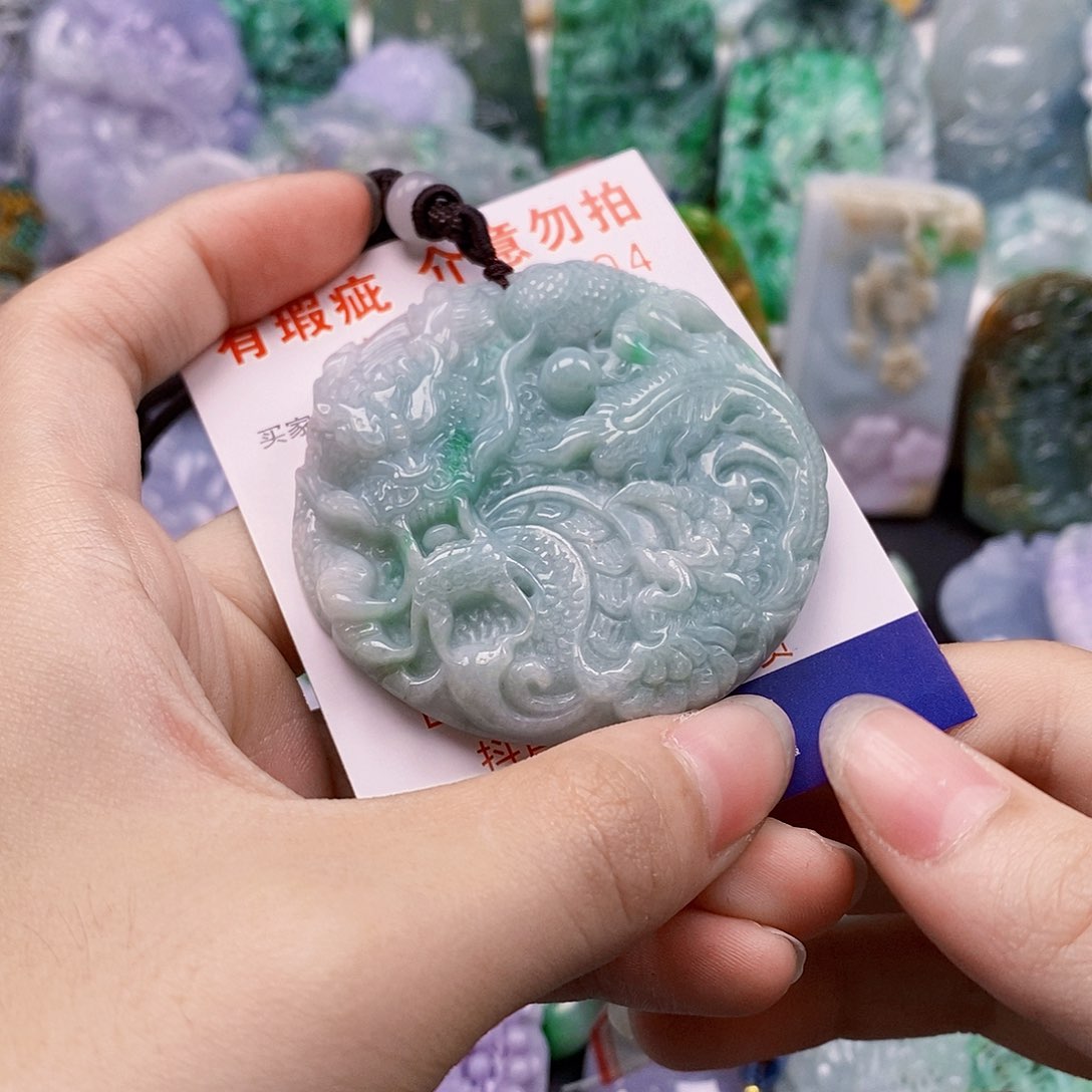 吊坠(不含链)未镶嵌翡翠