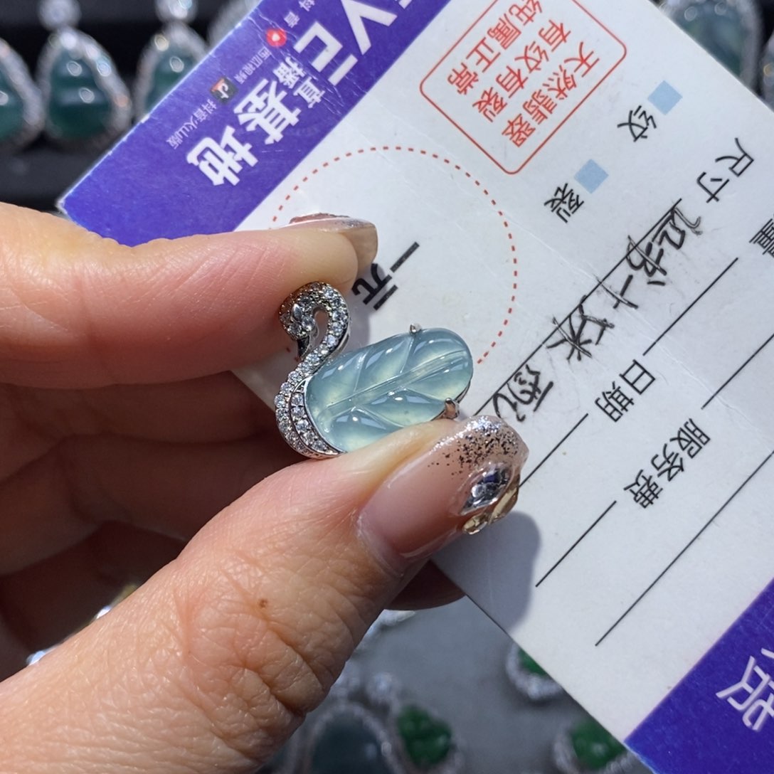 翡翠颈饰未镶嵌翡翠