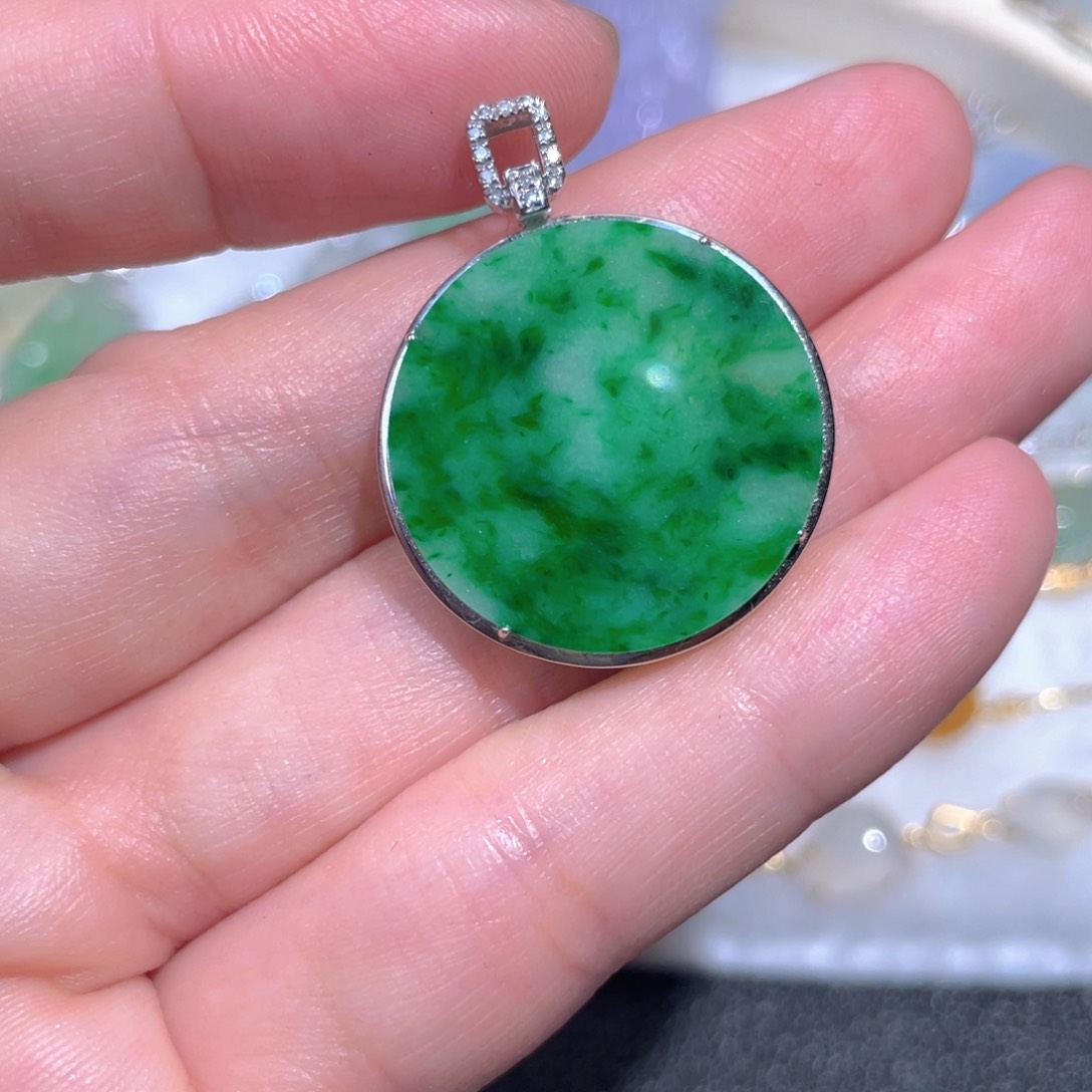 翡翠颈饰18K金镶嵌翡翠