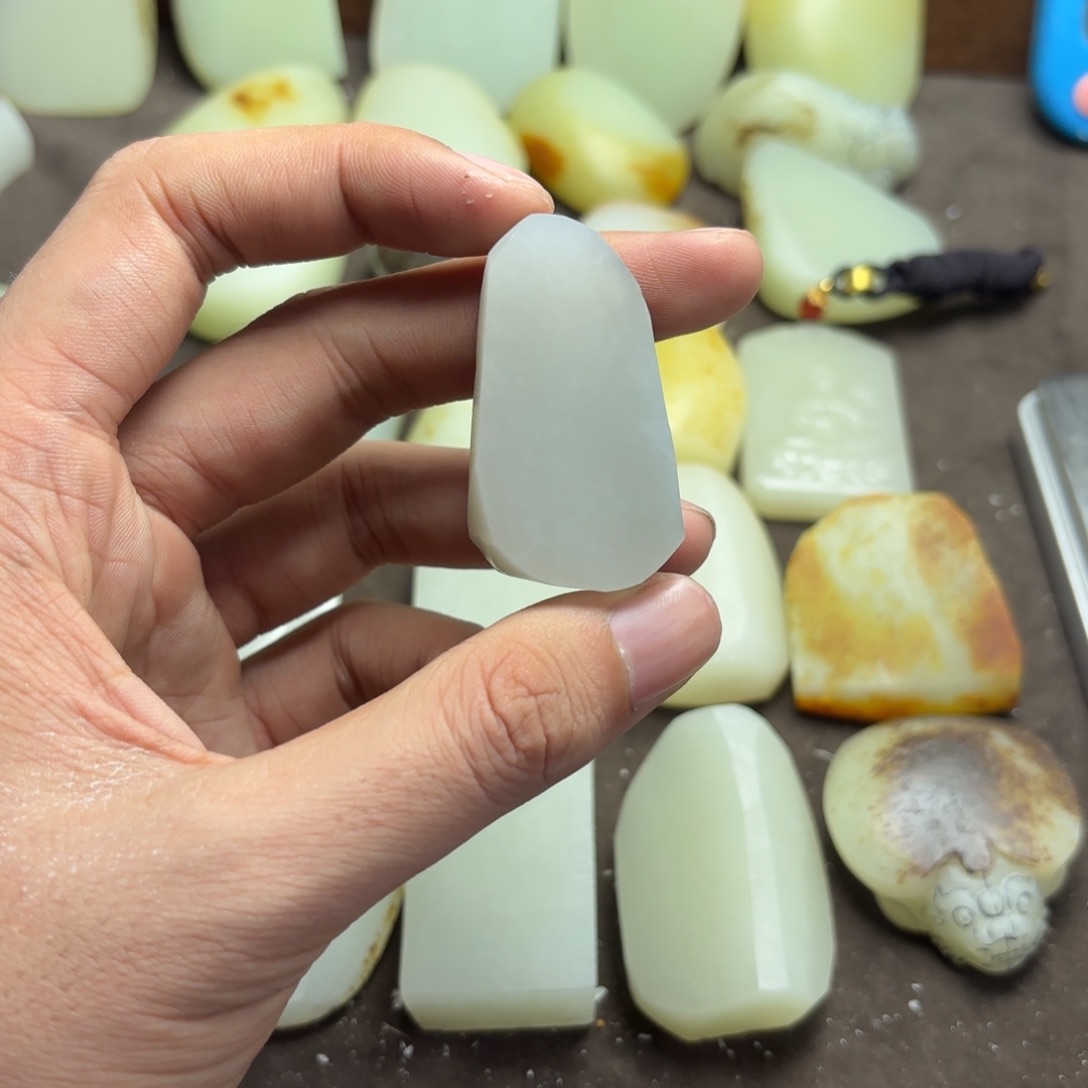 奇***行定制和田玉未镶嵌挂件