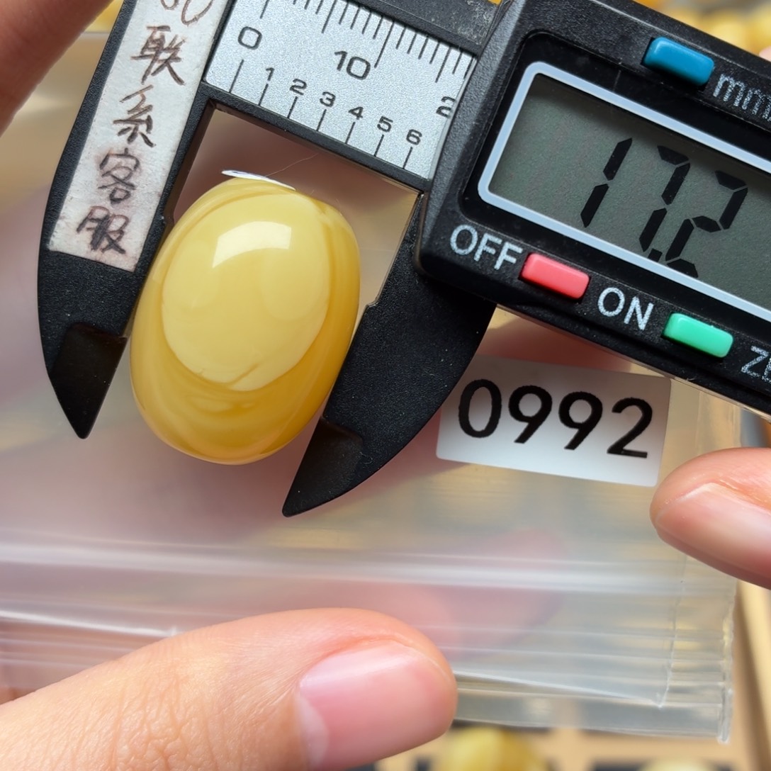 琥珀未镶嵌裸石蜜蜡微瑕