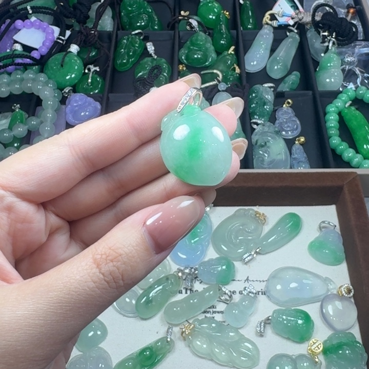 翡翠未镶嵌颈饰11