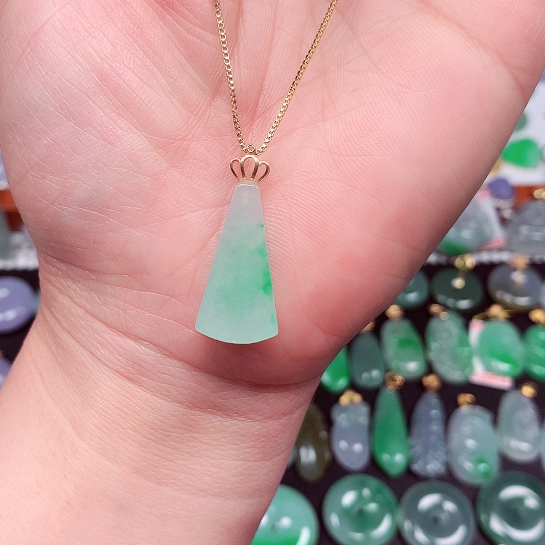 翡翠颈饰18K金镶嵌天然翡翠A货