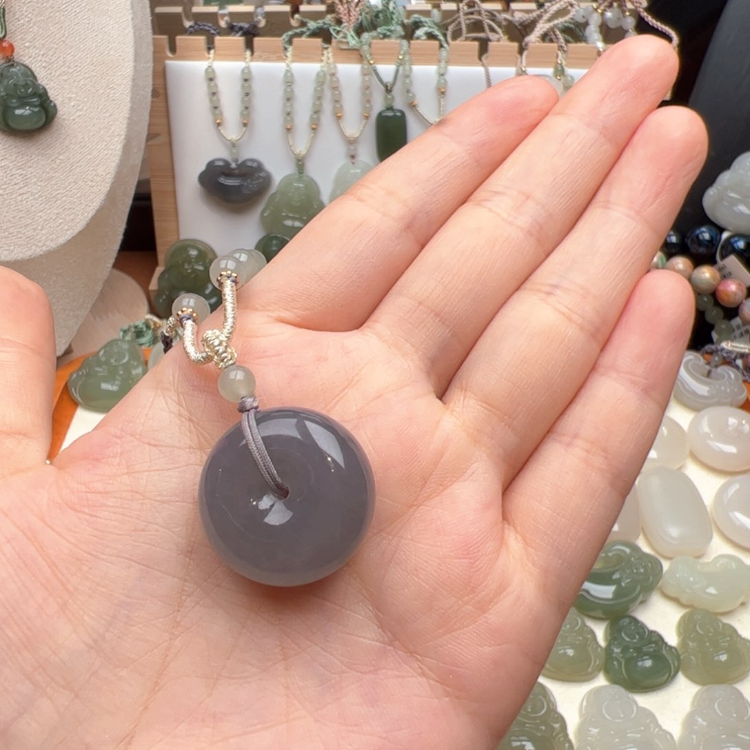 和田玉未镶嵌颈饰尾*云