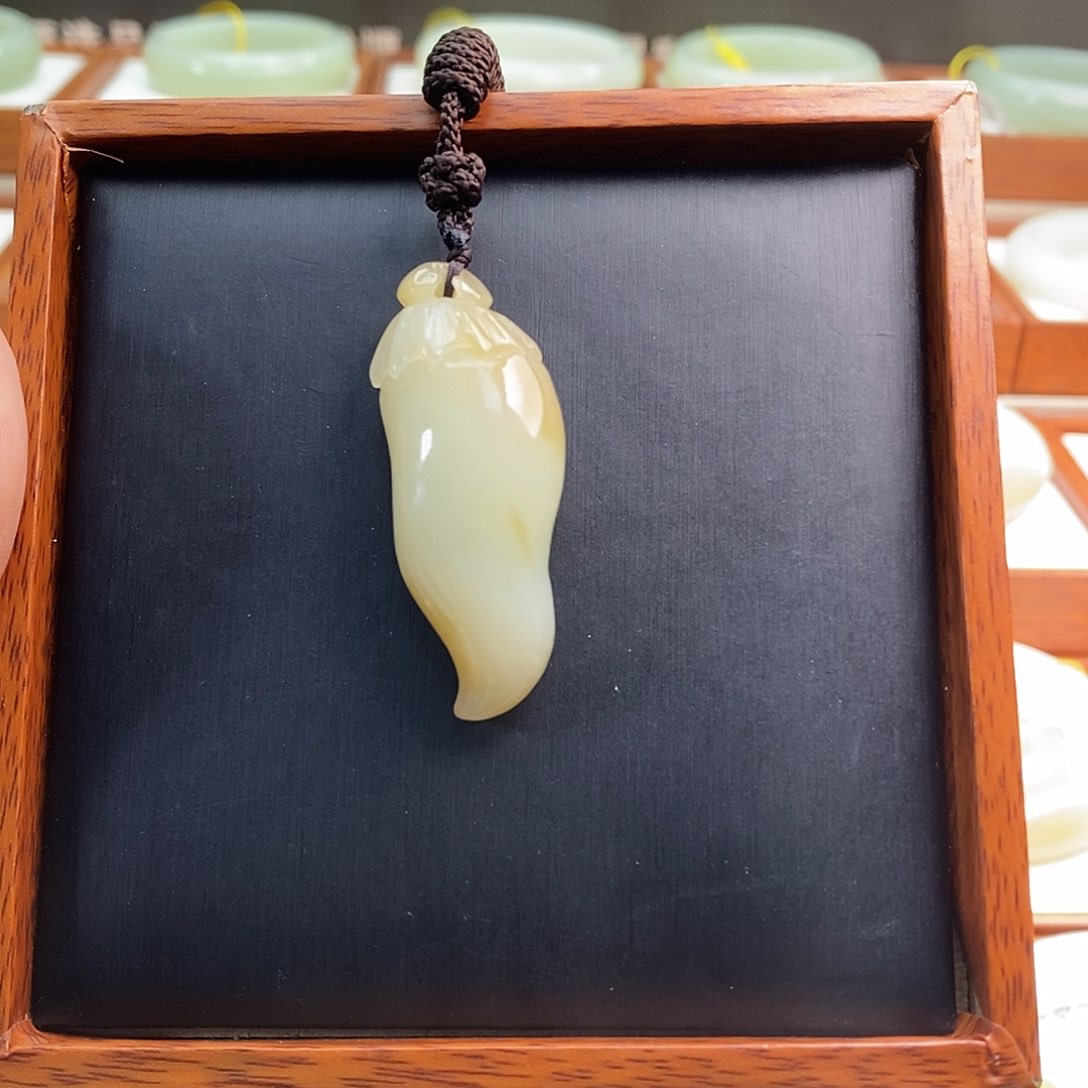 和田玉（糖玉）颈饰未镶嵌