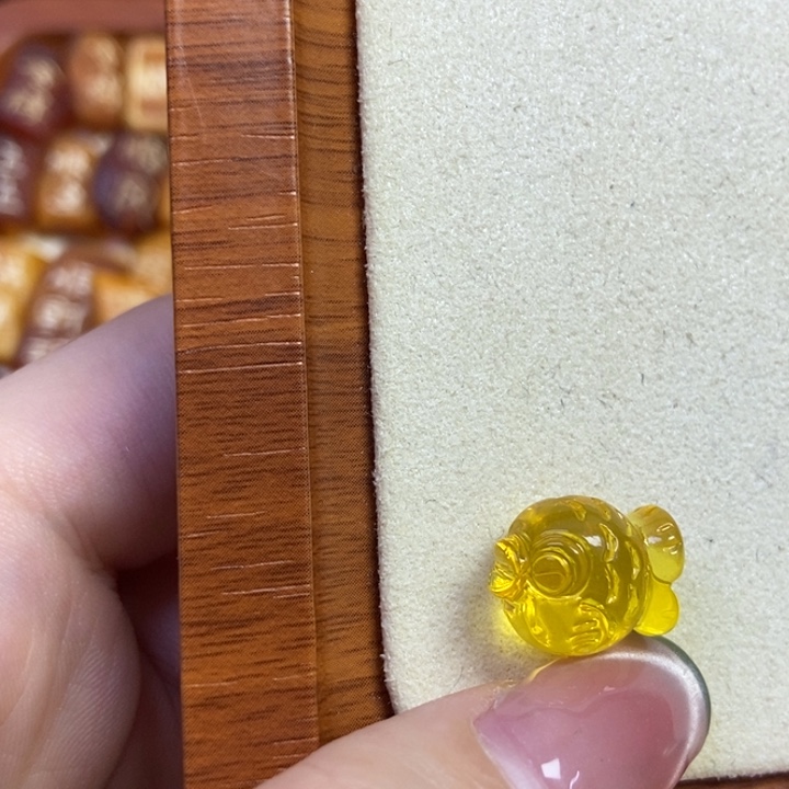 琥珀未镶嵌珠宝奇石小鱼