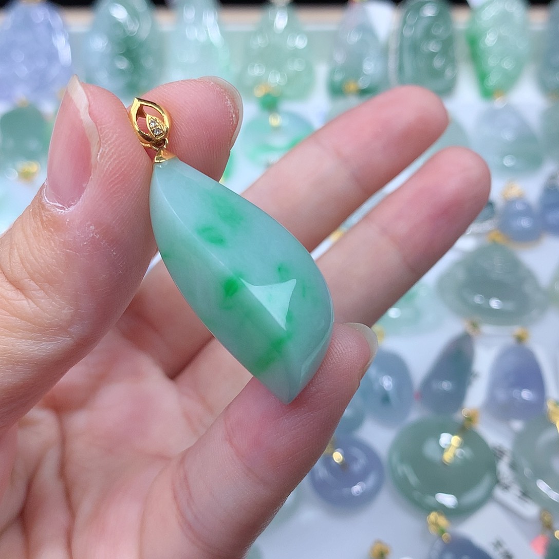 翡翠颈饰18K金镶嵌随行