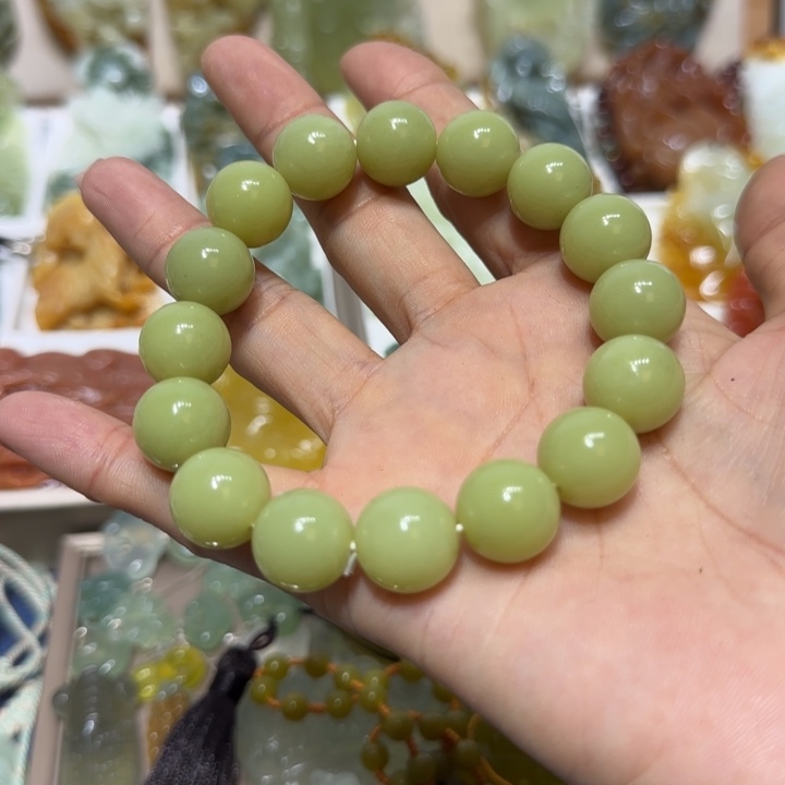 蛇纹石玉吊坠未镶嵌