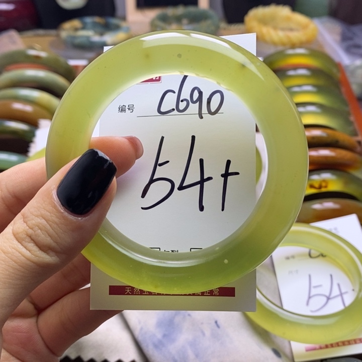 蛇纹石玉手镯未镶嵌手**.