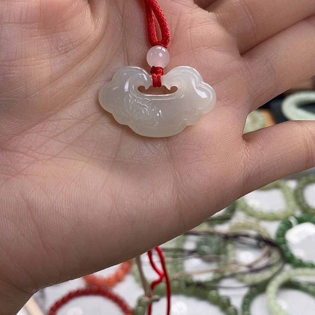 和田玉颈饰未镶嵌微瑕