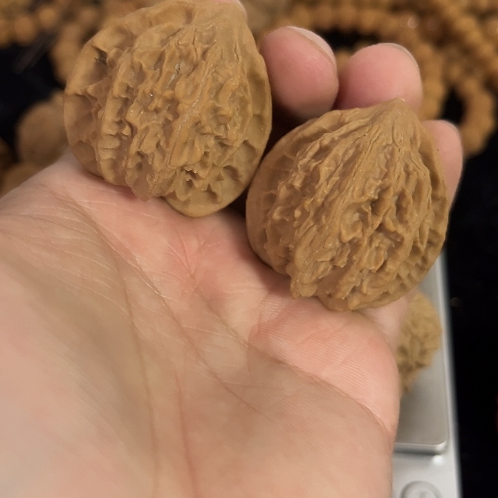 把件文玩核桃37左右微微瑕灯笼，编号030