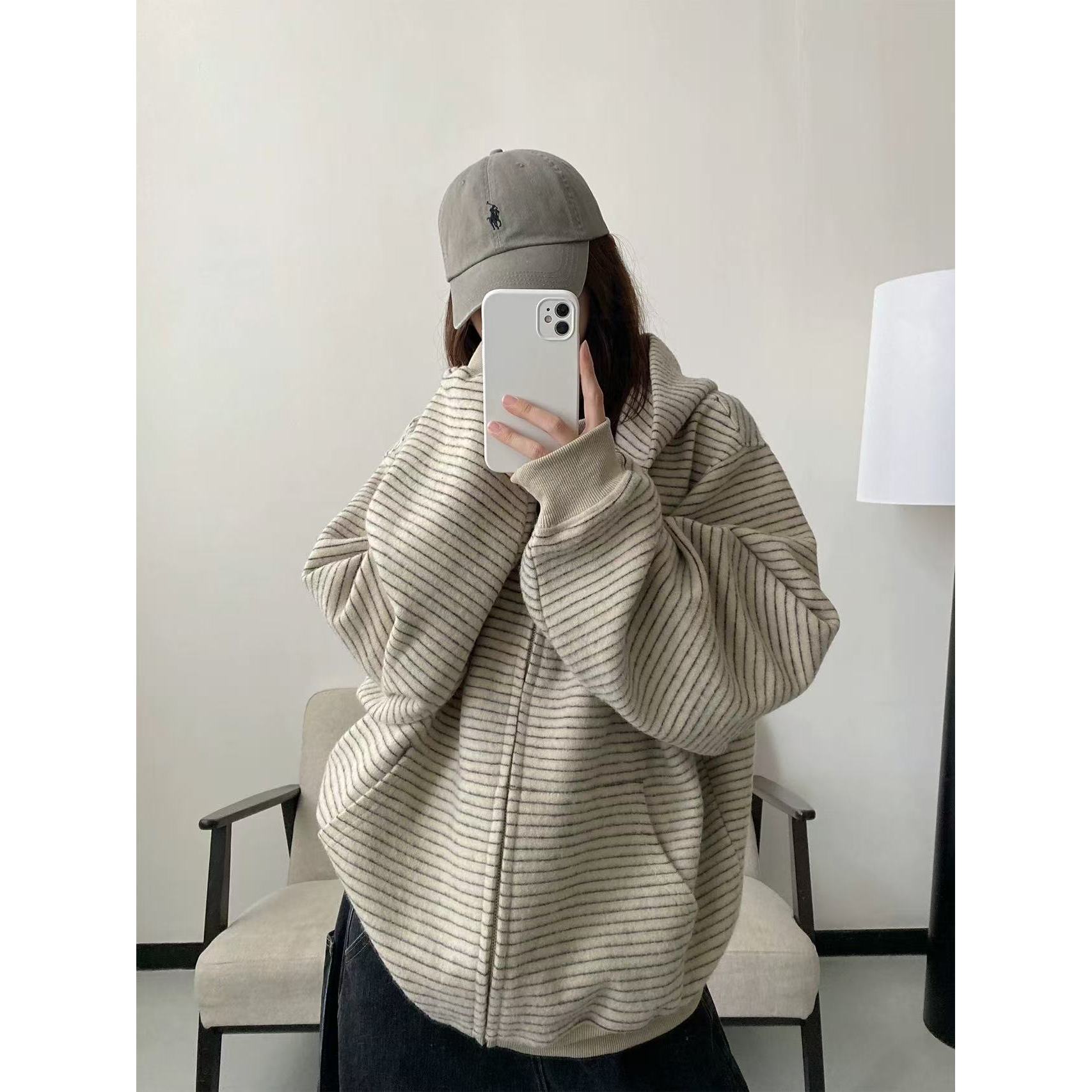 【美式复古绒感条纹外套】经典美式复古绒感连帽细条纹外套A01