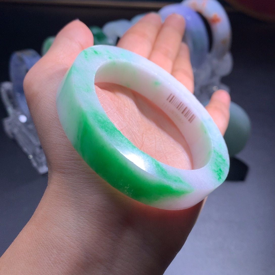 未镶嵌翡翠手镯定制翡翠