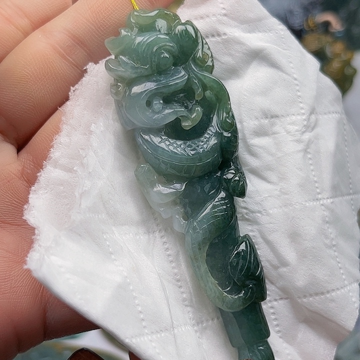 翡翠未镶嵌颈饰挂件