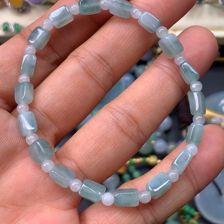 翡翠未镶嵌颈饰随形手串