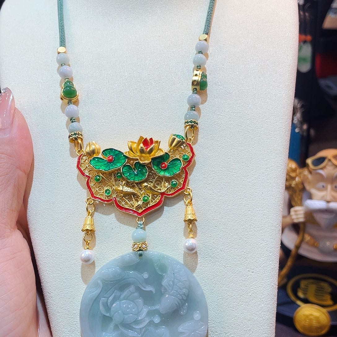 翡翠颈饰未镶嵌翡翠