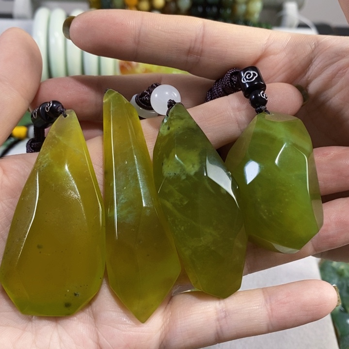 未镶嵌岫玉挂件手把件草*河