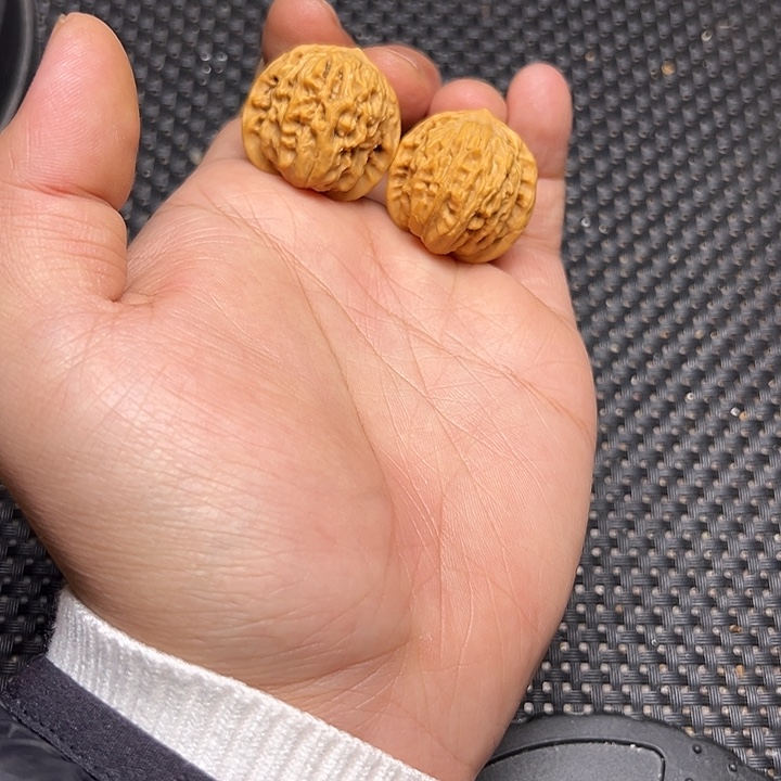 文玩核桃吊坠小狮子