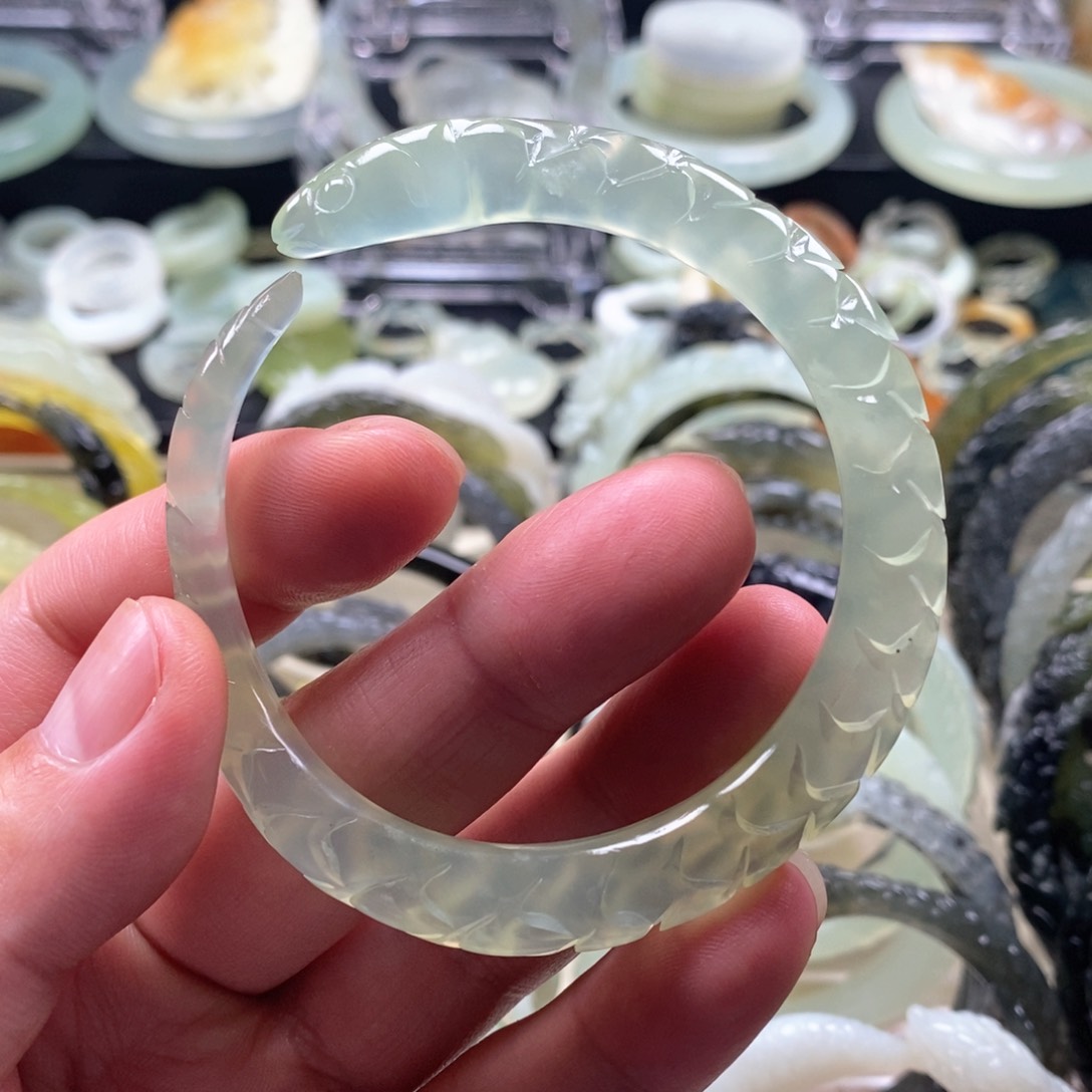 岫玉手镯未镶嵌弹***猫手镯