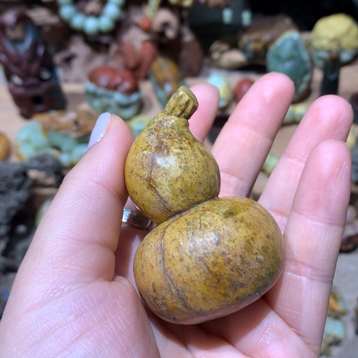 未镶嵌岫岩河磨玉（透闪石质玉）把件