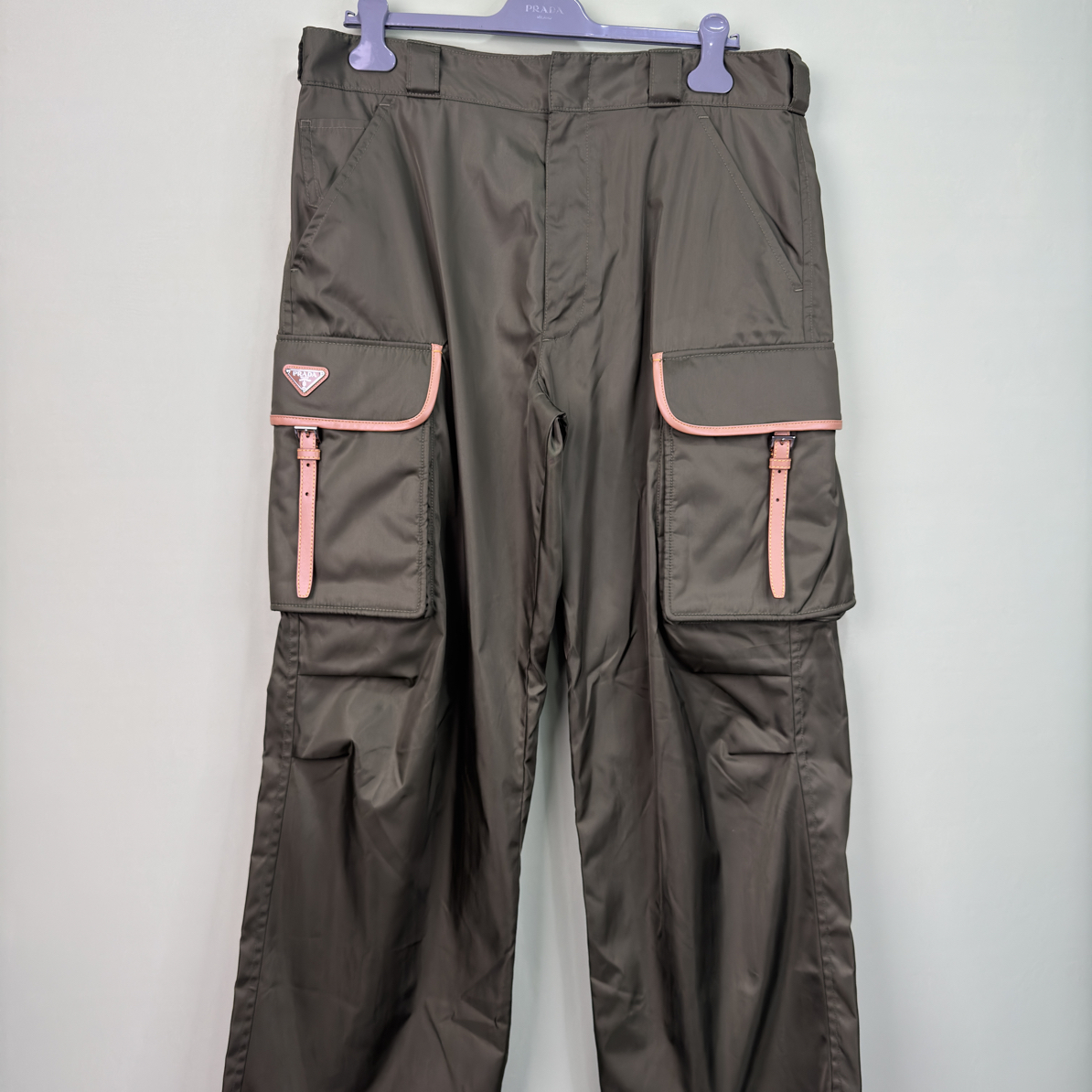 未使用 Prada/普拉达 25新款军绿拼皮三角标工装长裤/L/工价15800