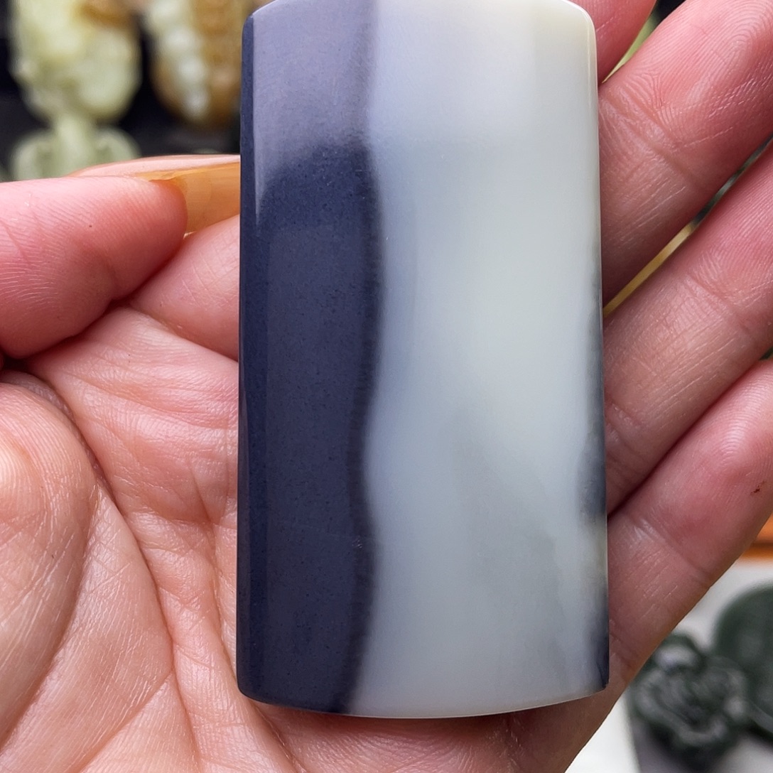 凡***子和田玉未镶嵌颈饰