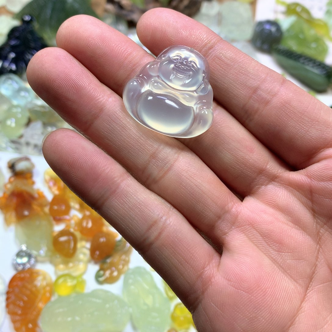 岫玉颈饰未镶嵌佛公