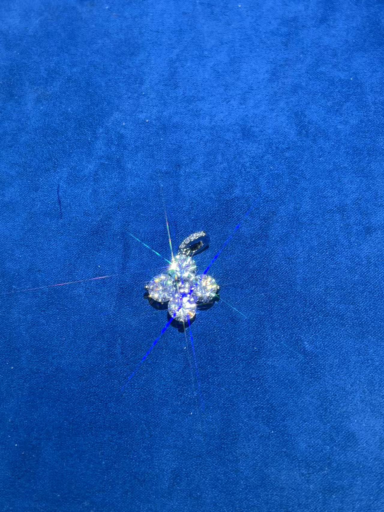 a1466白色四叶草吊坠多样性发货