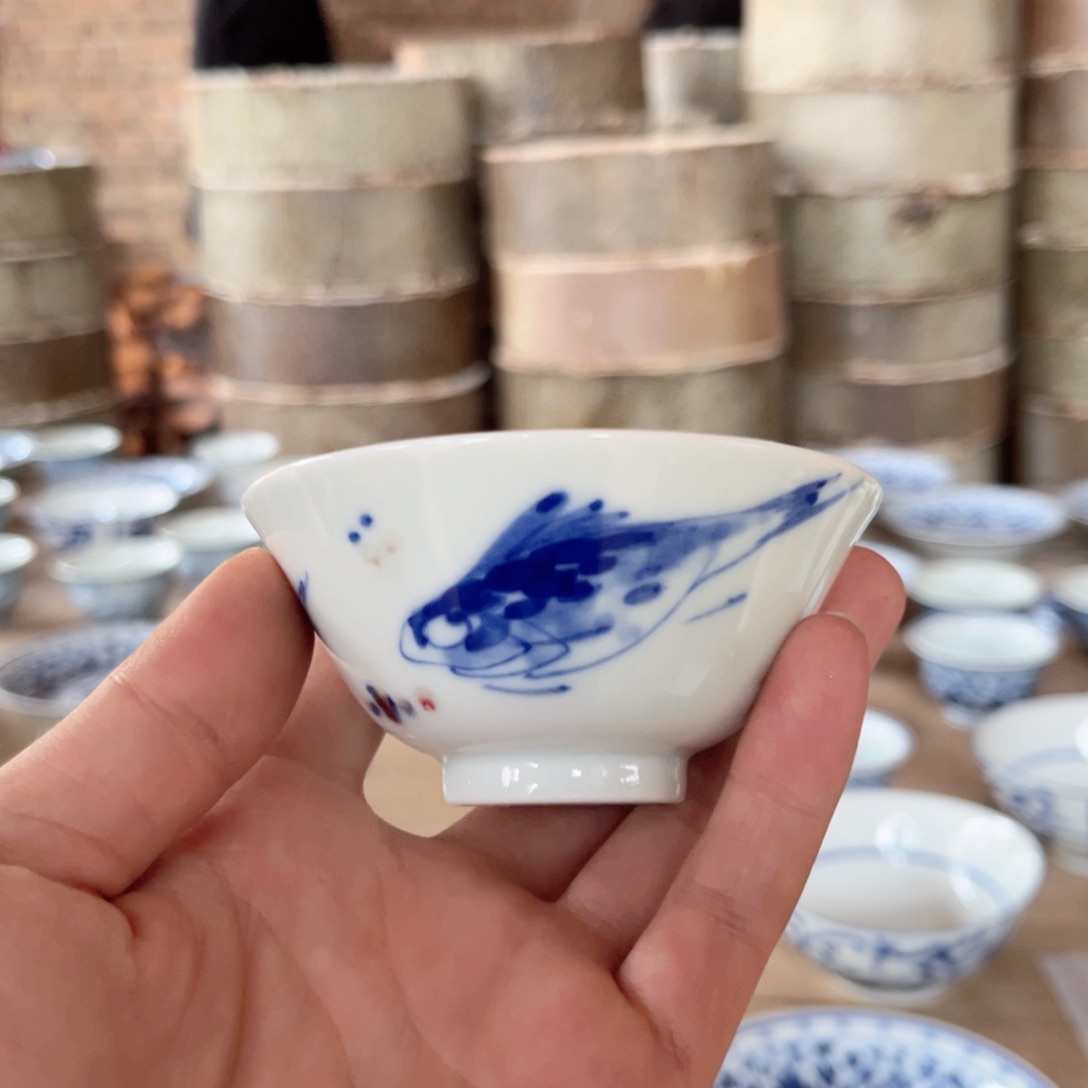 杯柴窑釉里红鱼杯