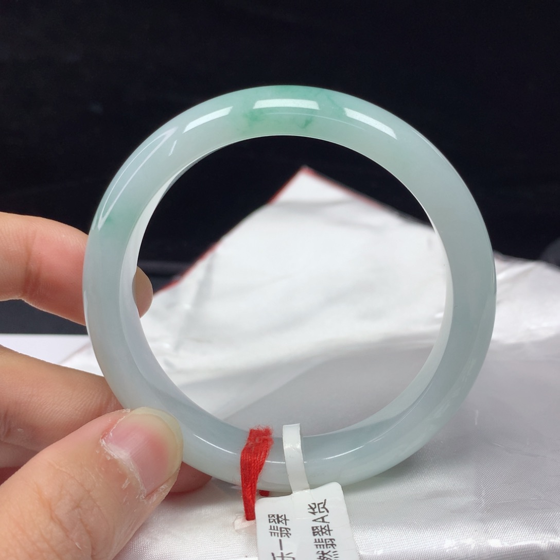 翡翠手镯（圆镯）未镶嵌54.1