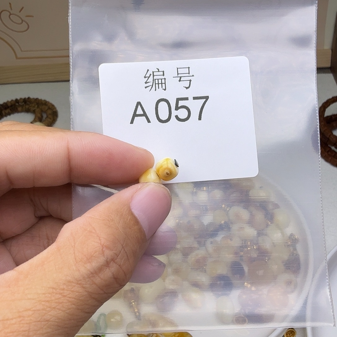 琥珀未镶嵌裸石琥珀