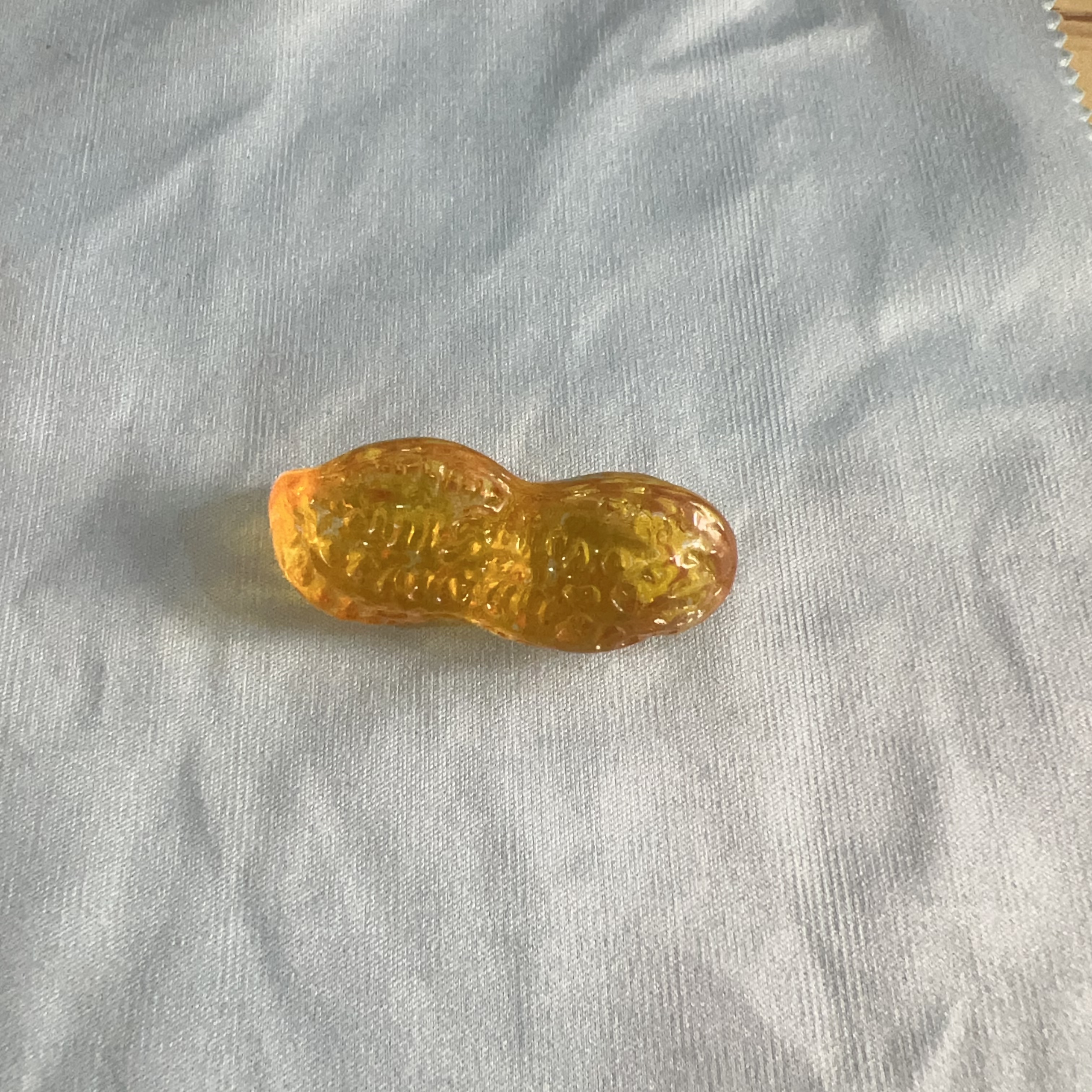 0050 黄色琉璃好事花生（单个）摆件