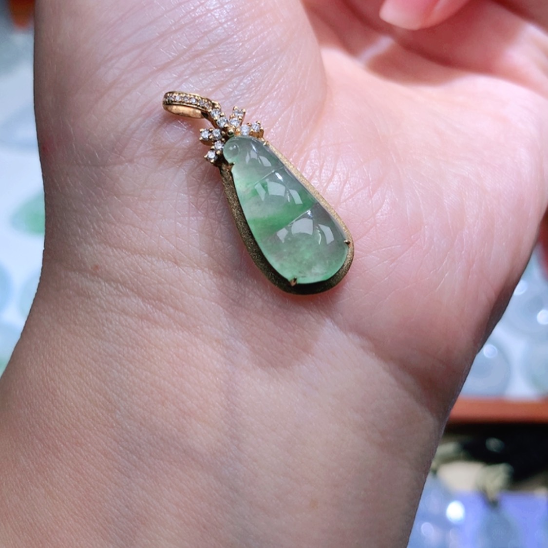 【闪购商品】翡翠颈饰18K金镶嵌福豆