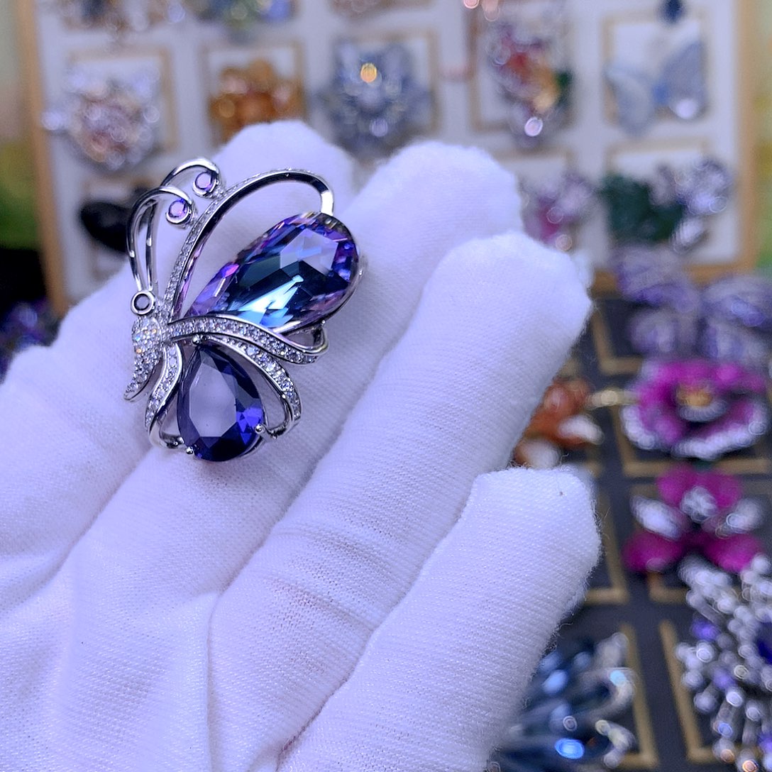 合成立方氧化锆铜胸针胸花