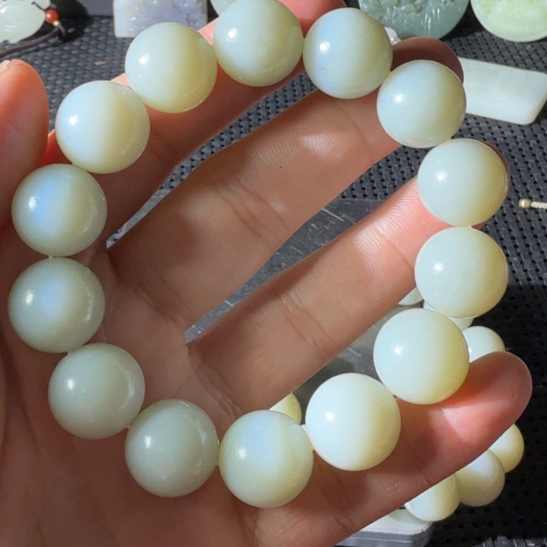 逍***王和田玉未镶嵌颈饰