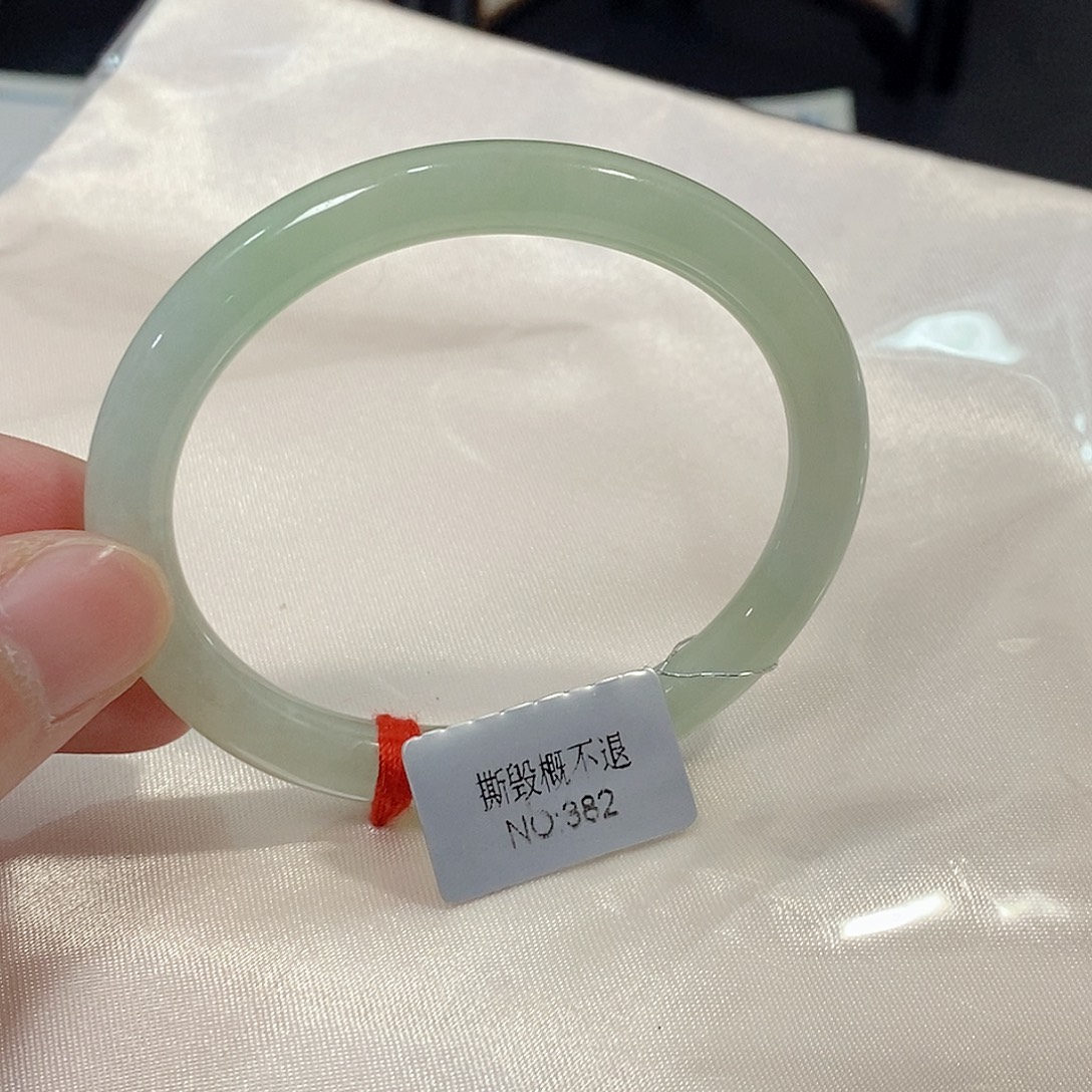 翡翠未镶嵌手镯（贵妃镯）