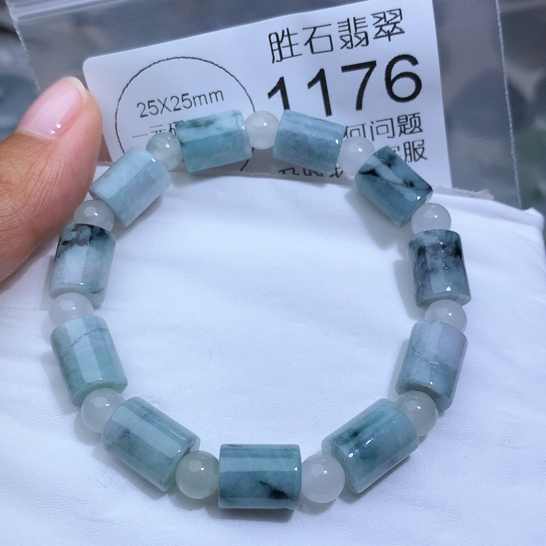 翡翠未镶嵌颈饰1176。