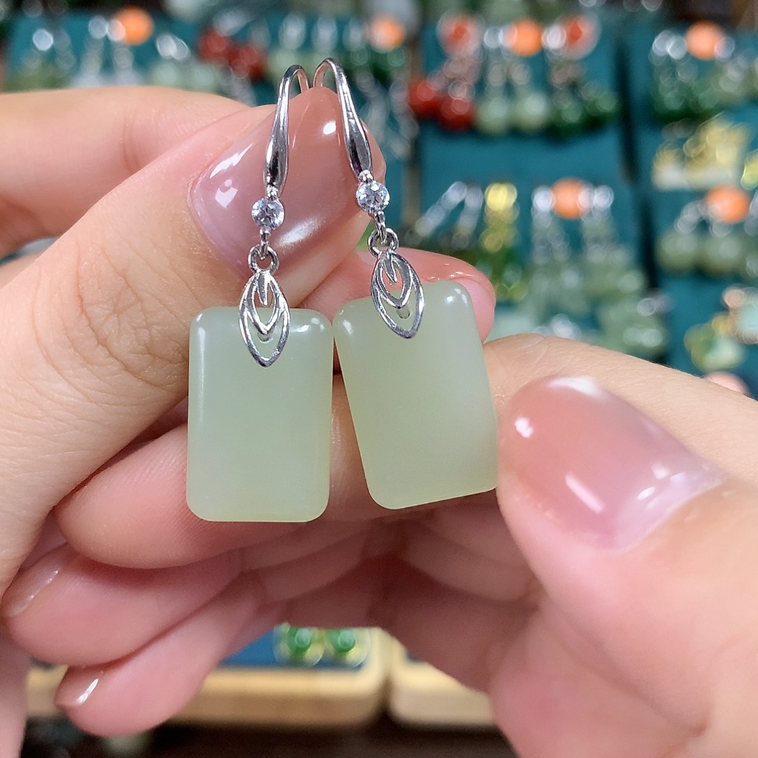 和田玉银S925镶嵌耳饰无事牌卡18左右