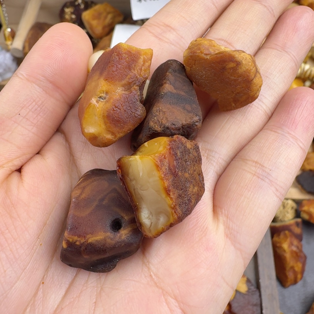 孟***号琥珀未镶嵌裸石23.2克