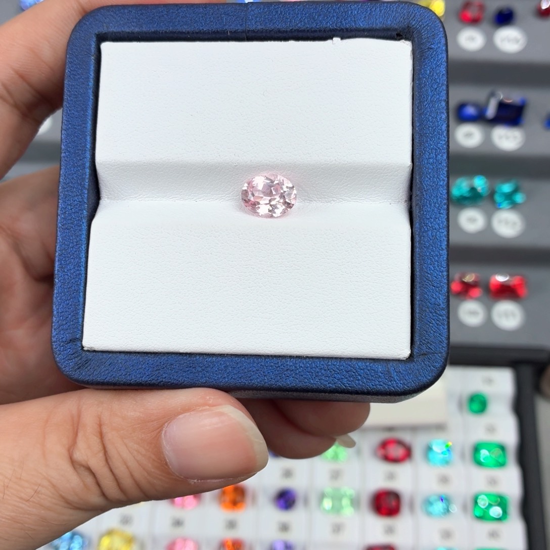 墨***染合成（培育）蓝宝石裸石2.56