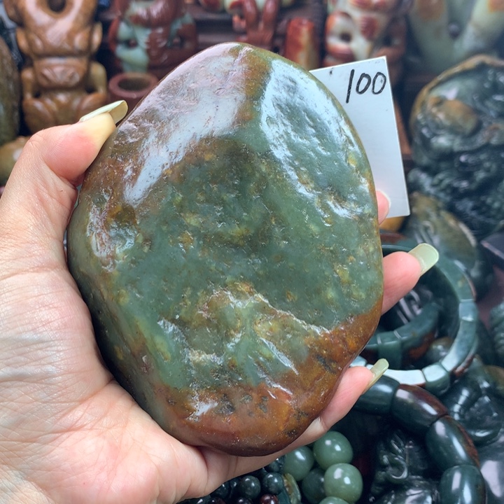 透闪石质玉未镶嵌珠宝奇石