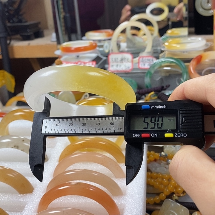 石英质玉（黄龙玉）合金手镯