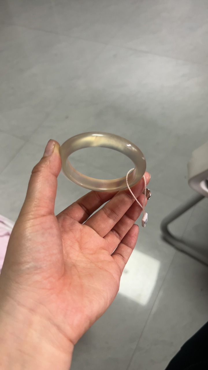 天然玛瑙手镯漂沙